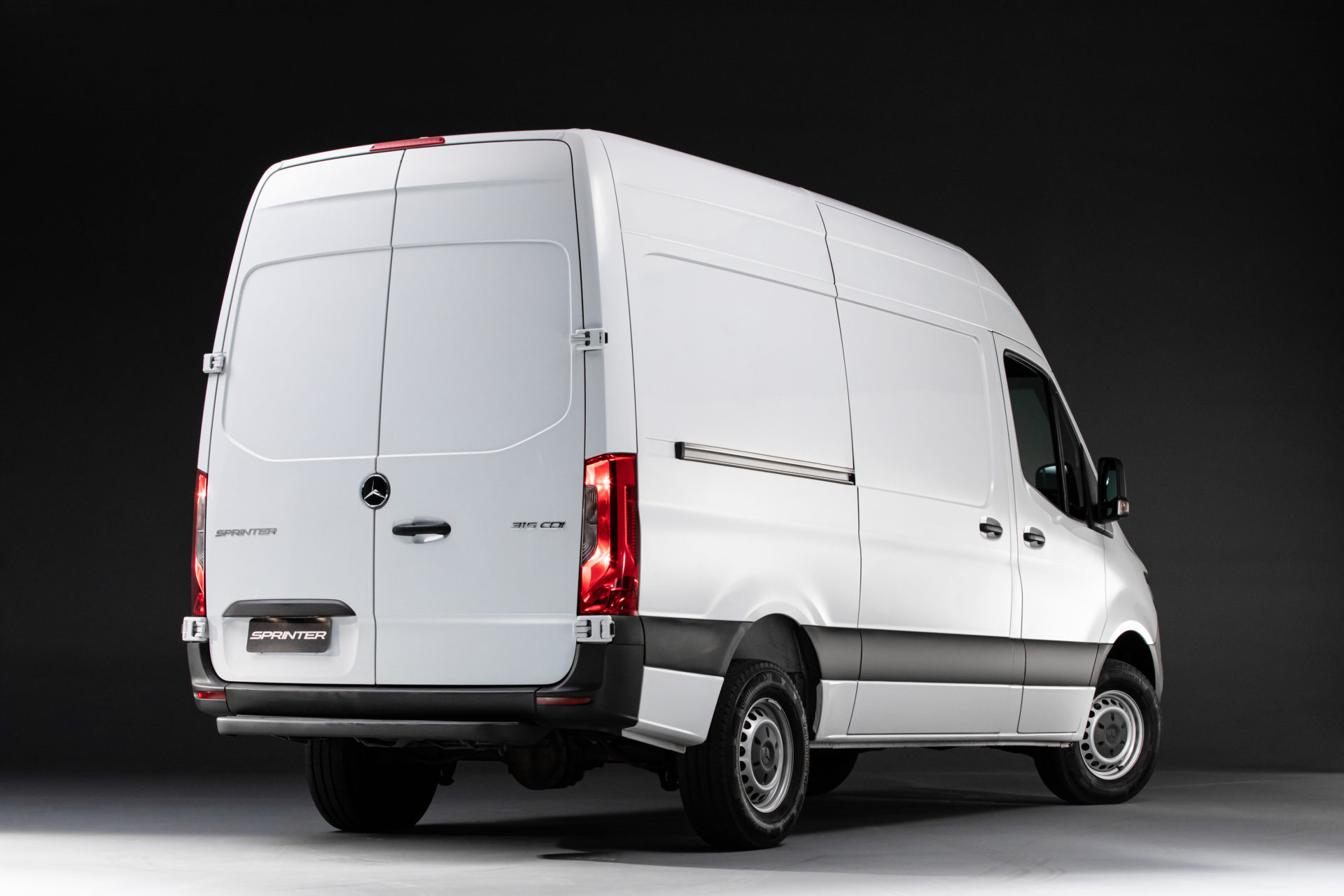 Nova Mercedes Sprinter Street recebe motor mais potente e econômico