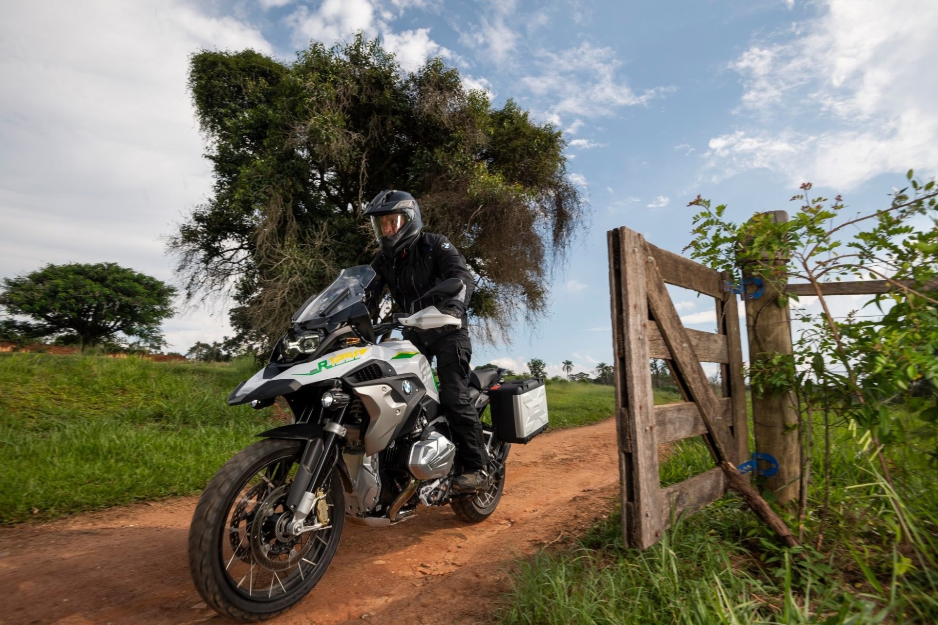 Bmw Motorrad Disponibiliza Rastreador De S Rie Para Suas Motos