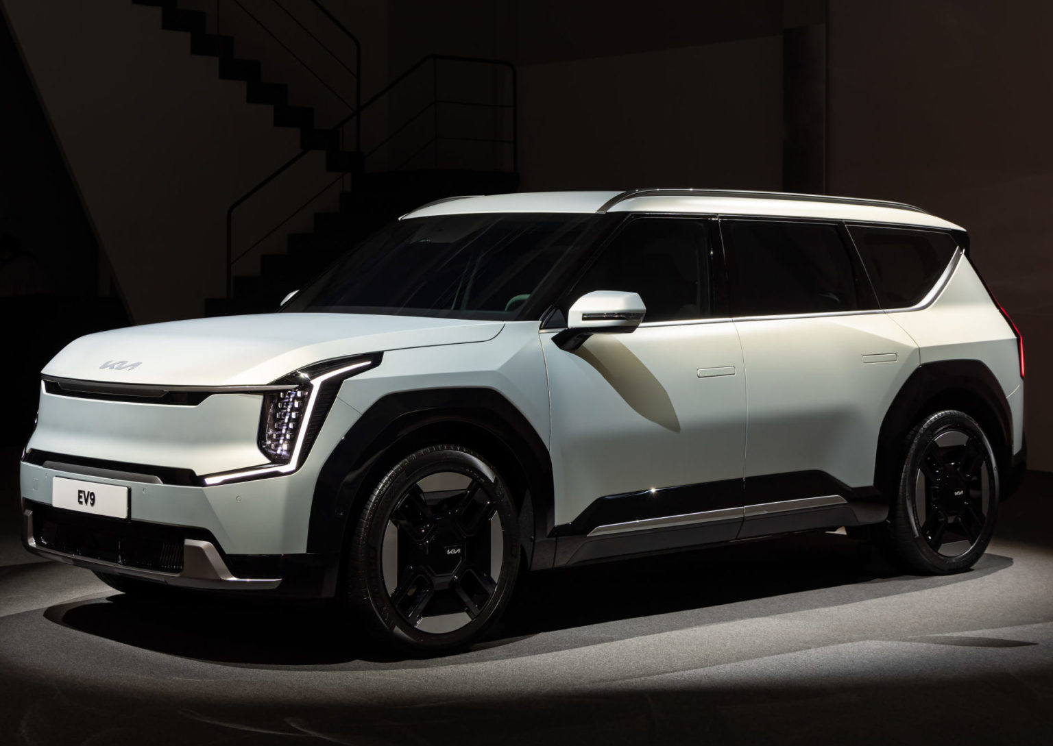 Ev Kia Mostra Mais Detalhes Do Suv El Trico De Tr S Fileiras Motor Show