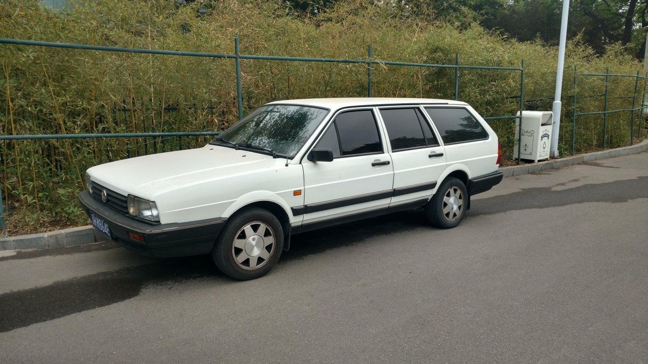 Entre os raros VW Santana antigos que vimos, estava essa perua Quantum.Afora só se vê o New Santana, bem diferente (foto: Flavio R. Silveira)