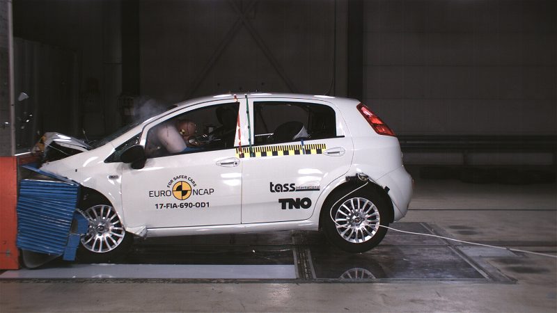 Fiat Punto leva nota zero em teste de colisão europeu - Motor Show