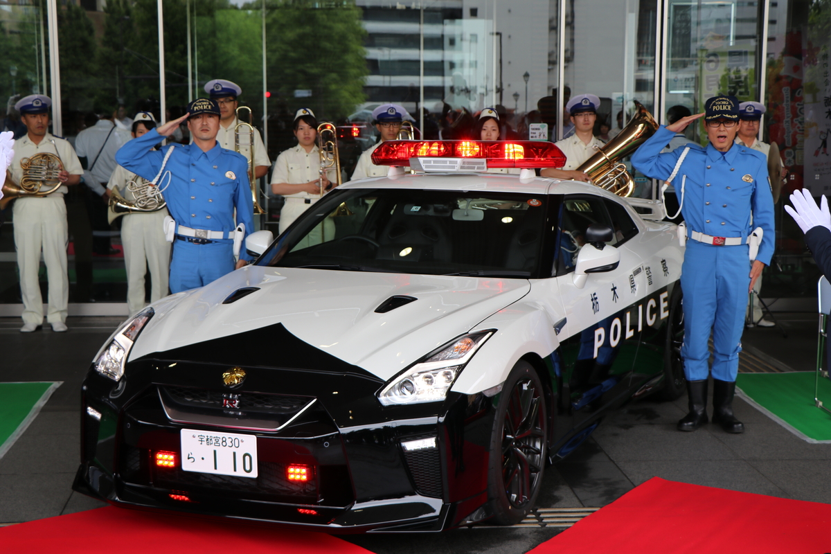 Nissan GT-R vira carro de polícia no Japão - Motor Show