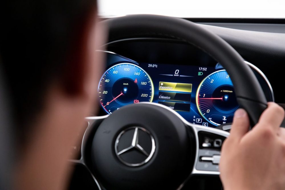 Novo estudo conclui que motoristas de BMW, Audi e Mercedes têm mais chances de serem "babacas" no trânsito