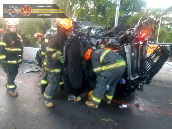 O motorista que destruiu o Porsche Cayenne na ponte Cidade Jardim, na ZOna Sul de São Paulo, na madrugada do último domingo, responderá por embriaguez ao volante