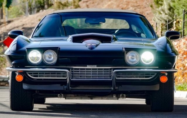 Corvette 2011 viajou no tempo e virou um C2 dos anos 1960