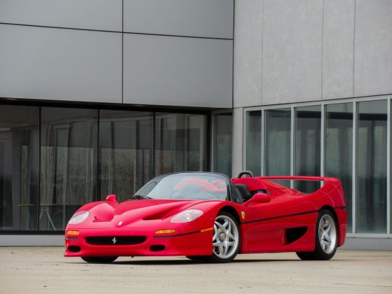 A Ferrari F50 1995 que pode ser vendida por R$ 15 milhões