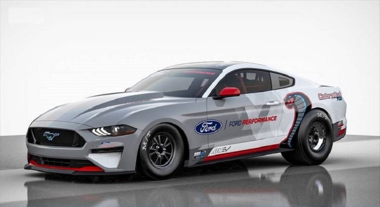O Mustang Cobra é o primeiro dragster elétrico da Ford