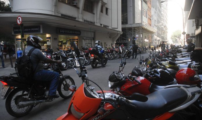 Novo Código de Trânsito prevê mudanças para quem anda de moto