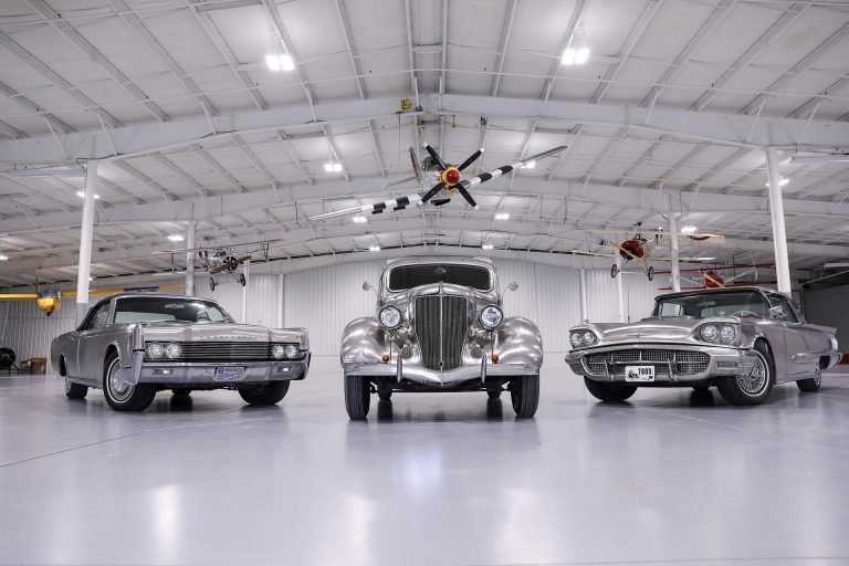 A coleção é composta pelos modelos Ford Deluxe 1936, Ford Thunderbird 1960 e Lincoln Continental Conversível 1967