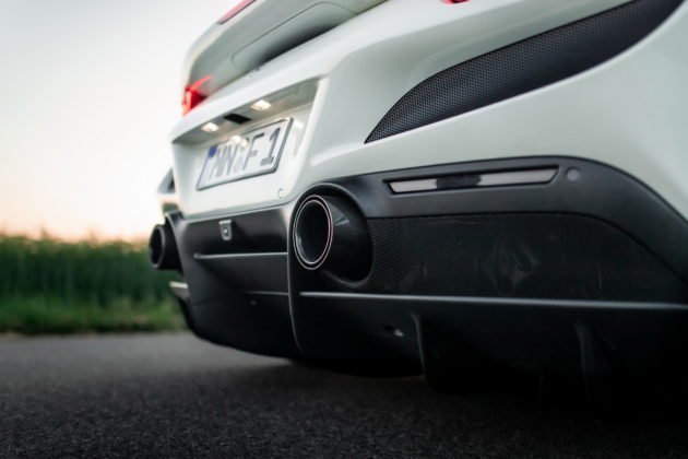 O sistema de exaustão da Ferrari F8 Tributo preparada pela Novitec é inteiramente construído em aço inovidável