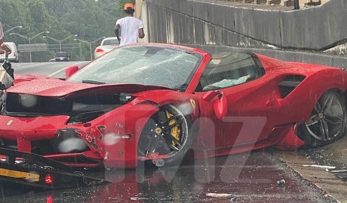 Foto mostra a Ferrari 488 de Lil Yatchy destruída após o acidente