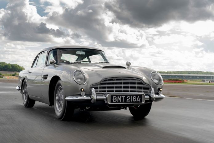O Aston Martin DB5, o carro mais famoso do agente 007 imortalizado pelo ator Sean Connery