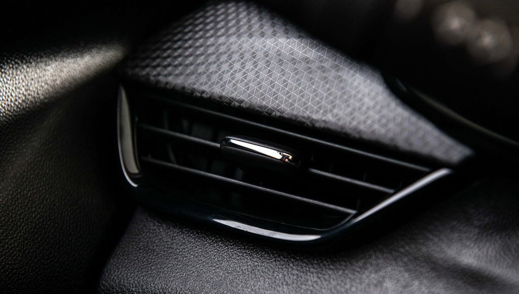 Chevrolet Onix Plus Midnight (3)