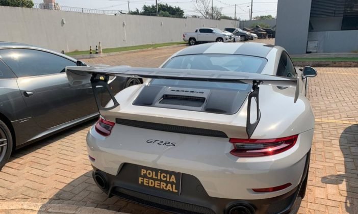 Operação Super Trunfo da PF de combate ao contrabando de carro de luxo apreendeu Porsche e Ferrari