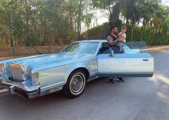 Lincoln COntinental 1978 de Gusttavo Lima: será que a separação vai chegar à gararem do cantor?