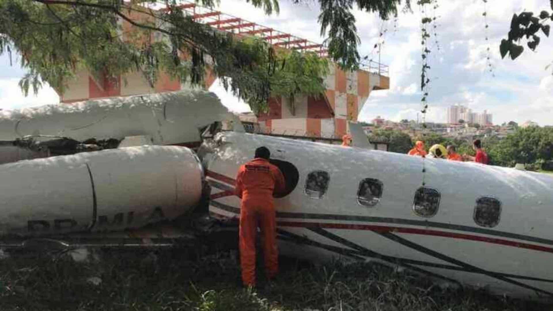 Avião sofre acidente do aeroporto da Pampulha em Belo Horizonte
