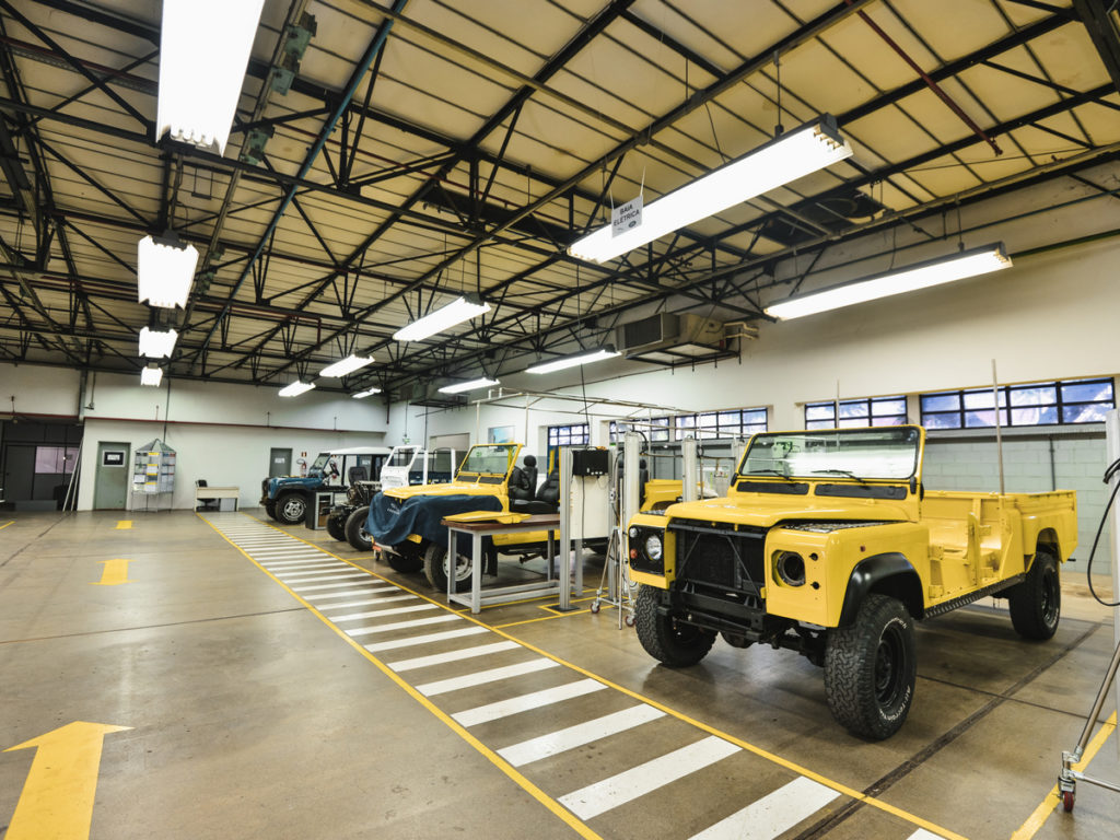 Land Rover abre oficina de restauração de clássicos no Brasil