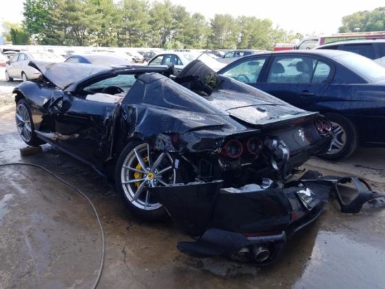 Ferrari 812 GTS acidente