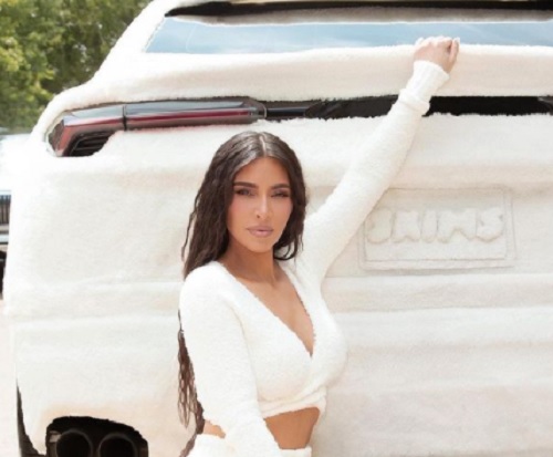 Kim Kardashian transforma Lamborghini Urus em carro de pelúcia