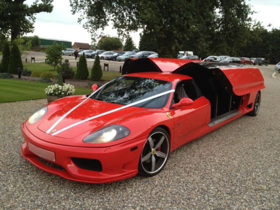 Ferrari 360 transformada em limousine está à venda no Reino Unido