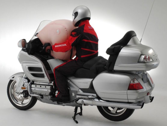Honda trabalha em novos modelos de airbag para motos, aponta site