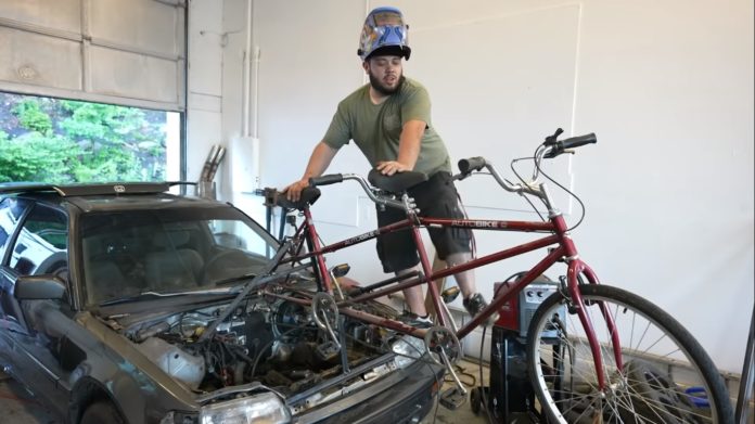 Youtubers cria Honda Civic movido a pedaladas