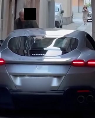 Vídeo: dono de Ferrari Roma erra cálculo e entala esportivo em rua italiana