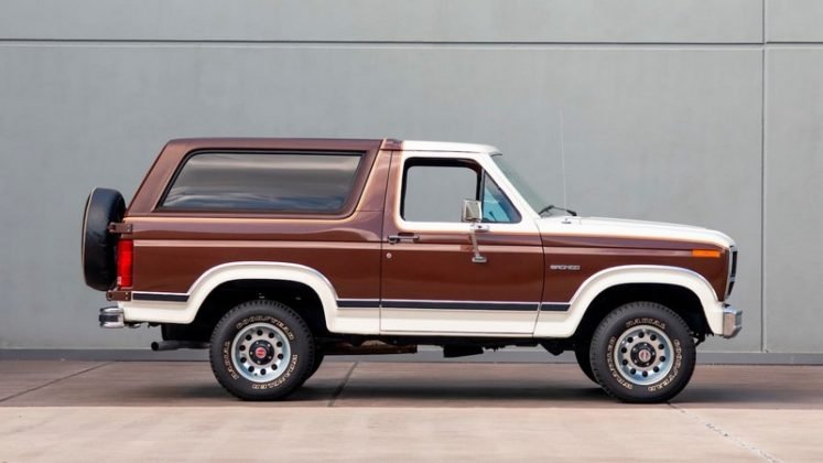 ford-bronco-1982-5-747x420.jpg
