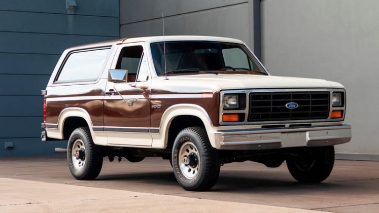 ford-bronco-1982-8-747x420.jpg