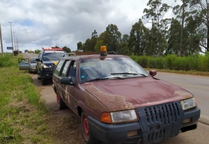 PRF apreende Quantum com giroflex e adesivo de 'Os Caça-Fantasmas' PRF apreende Quantum com giroflex e adesivo de 'Os Caça-Fantasmas'