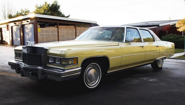 cadillac-fleetwood-brougham-1975-elvis-presley-2-738x420.jpg