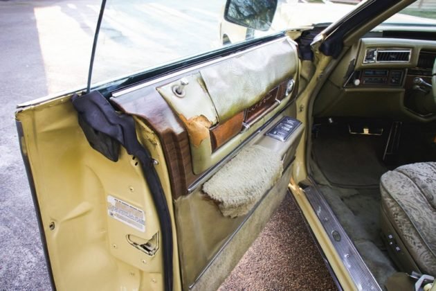 cadillac-fleetwood-brougham-1975-elvis-presley-6-630x420.jpg