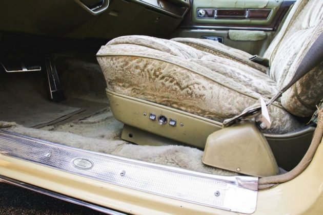 cadillac-fleetwood-brougham-1975-elvis-presley-8-630x420.jpg