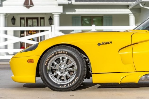 Chevrolet Corvette transformado em Dodge Viper