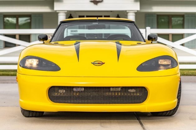 Chevrolet Corvette transformado em Dodge Viper