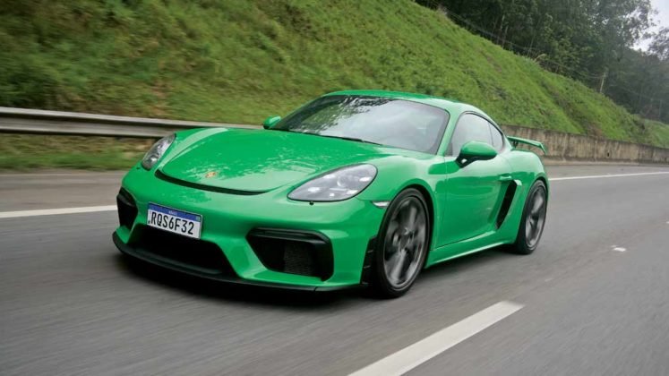 16-porsche-718-cayman-gt4-747x420.jpg