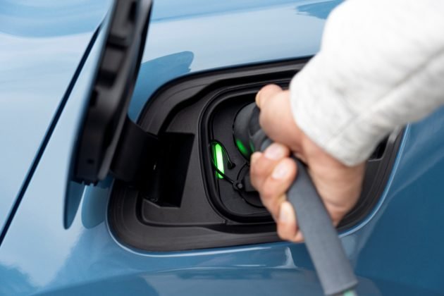 287387-volvo-c40-recharge-fjord-blue-630x420.jpg