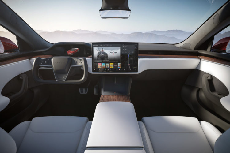 Elon Musk quer permitir que usuários rodem jogos do Steam em carros da Tesla