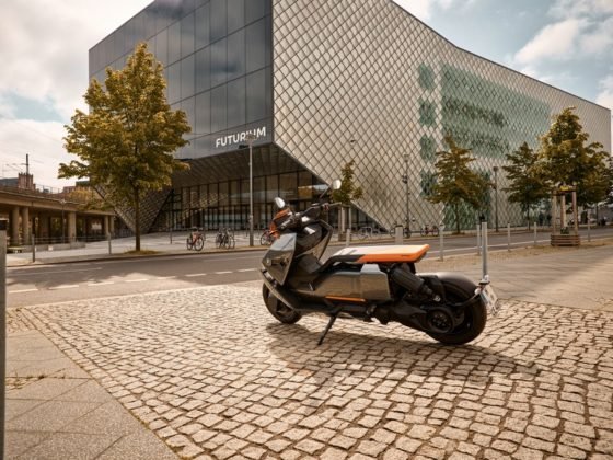 bmw-ce-04-3-560x420.jpg
