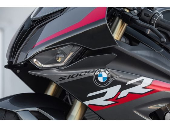 p90450667-lowres-bmw-s1000-rr-mineral-561x420.jpg