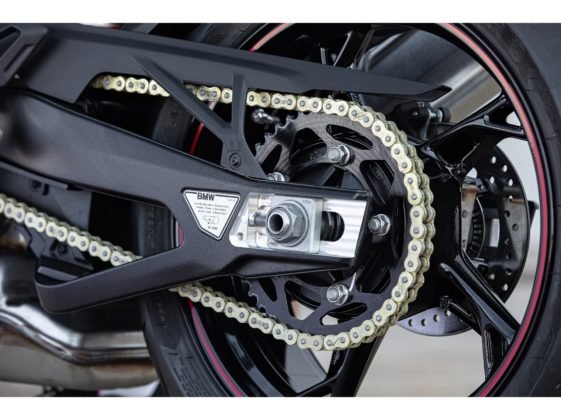 p90450668-lowres-bmw-s1000-rr-mineral-561x420.jpg