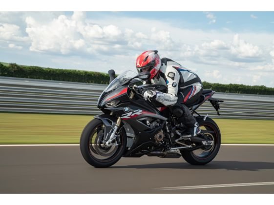 p90450670-lowres-bmw-s1000-rr-mineral-561x420.jpg