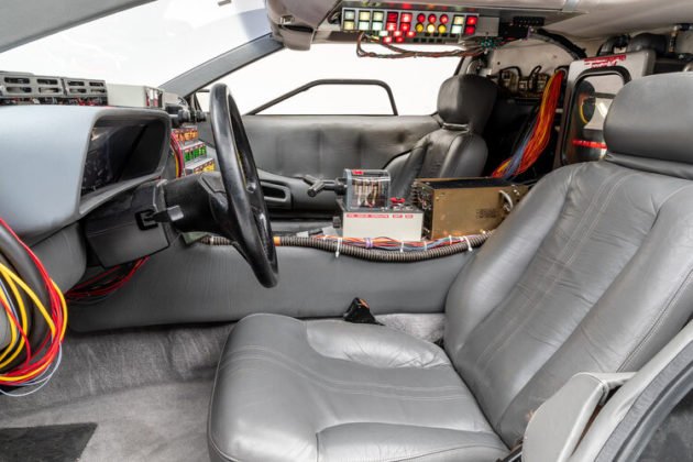 back-to-the-future-dmc-delorean-interior-630x420.jpg
