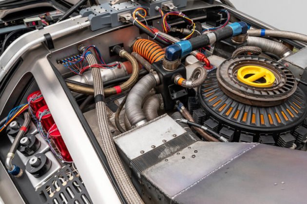 back-to-the-future-dmc-delorean-trunk-630x420.jpg