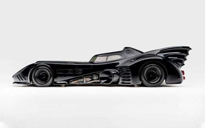 exhibits-batmobile-14-672x420.jpg