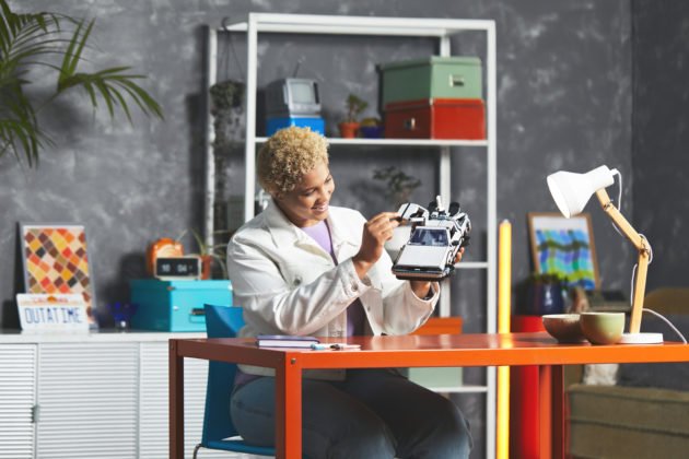 lego-back-to-the-future-time-machine-lifestyle-image-3-630x420.jpg