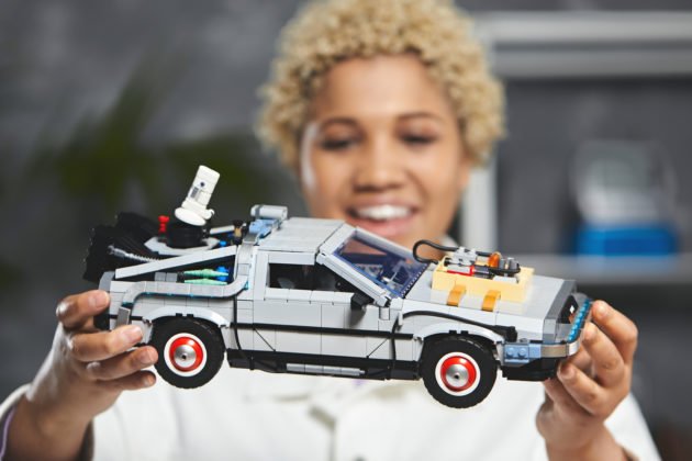 lego-back-to-the-future-time-machine-lifestyle-image-5-630x420.jpg