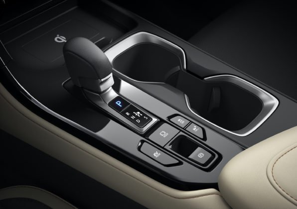 lexus-nx-console-central-596x420.jpg