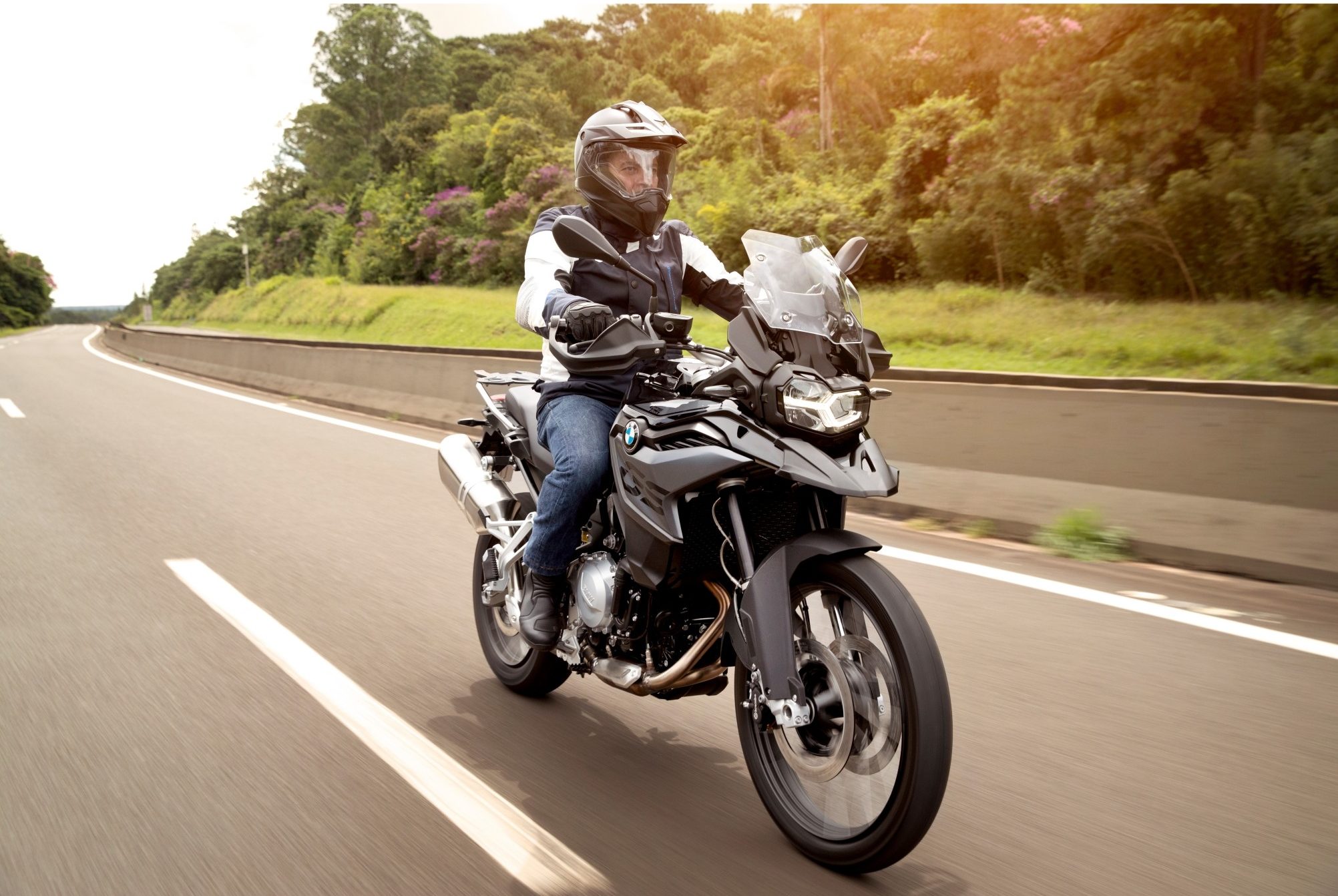 VÍDEO: BMW Motorrad confirma duas novas motos no Brasil em Live do  Motor1.com