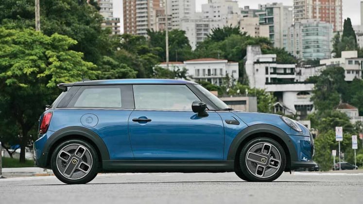 11-mini-cooper-se-747x420.jpg